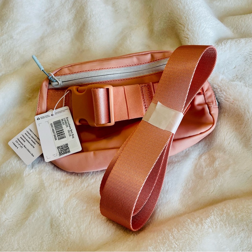 LAST ONE! RARE• LULULEMON everywhere belt bag Melon Sorbet BRAND NEW COLOR - Picture 9 of 17